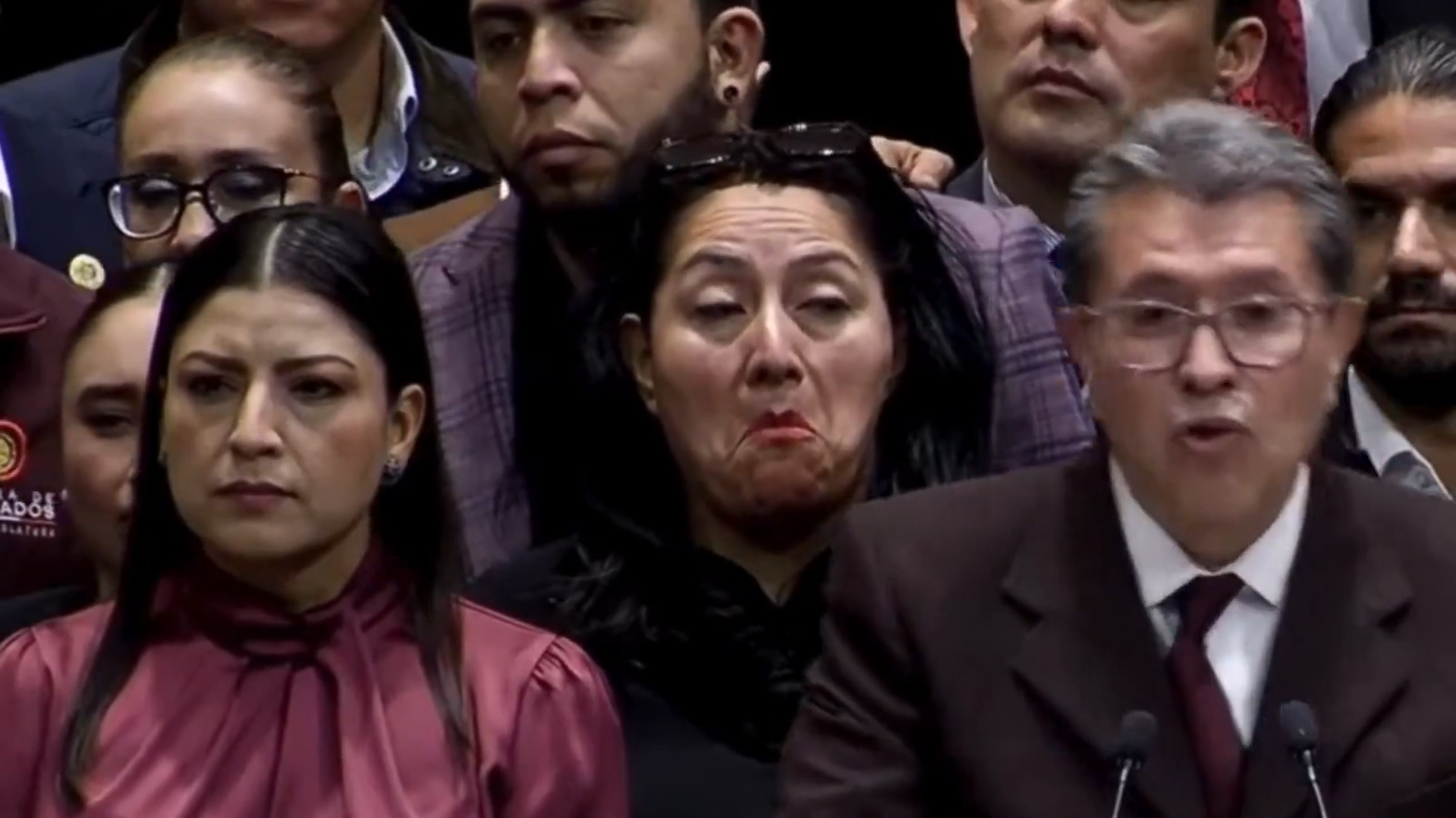 Diputada de Morena reacciona con muecas a reconocimiento de Monreal al PRI, PAN y MC