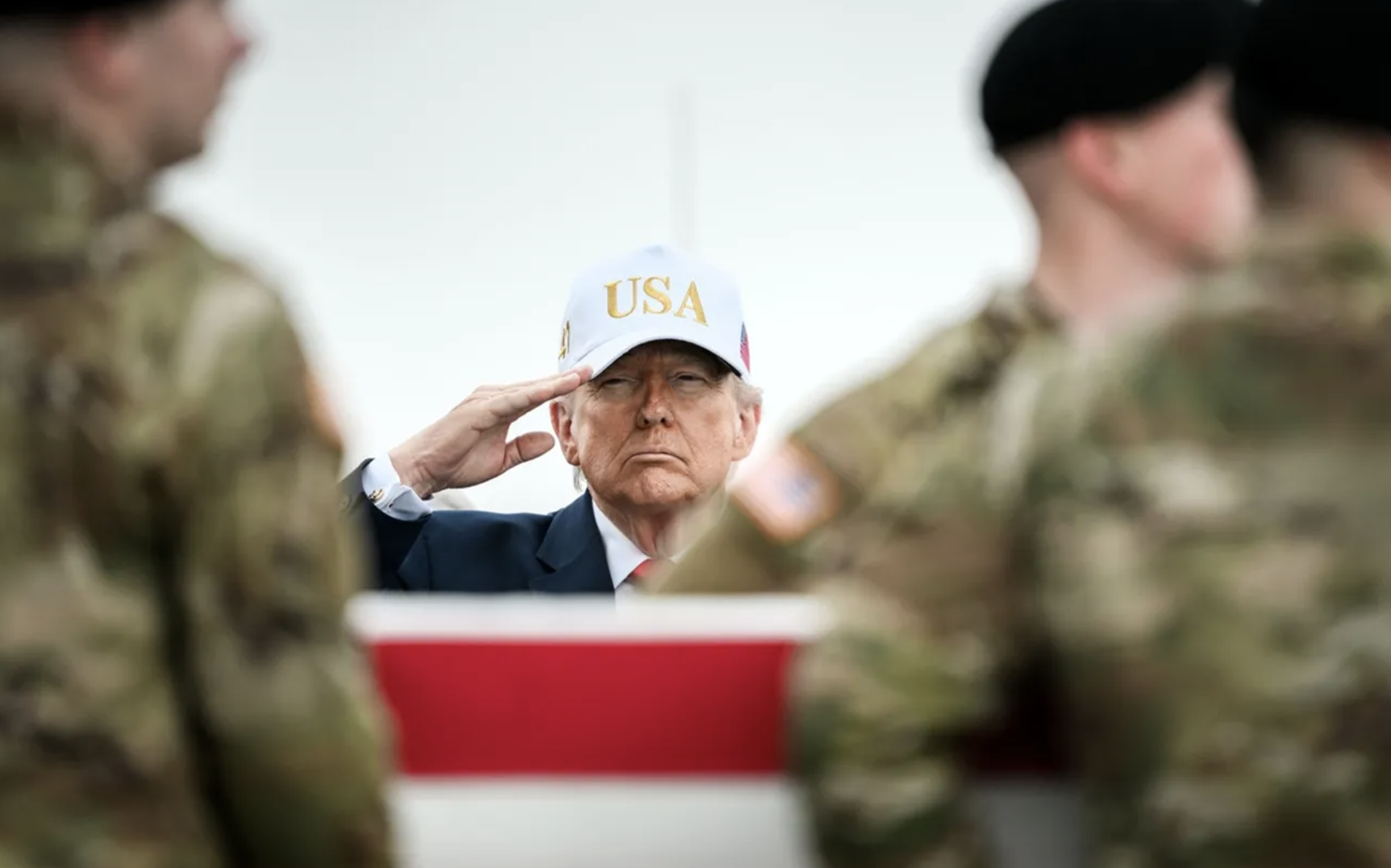 Economía global en riesgo por conflicto con Irán, advierte Fitch