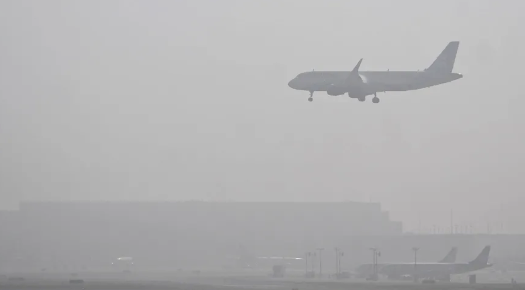 Neblina obliga a desviar vuelo Cancún-Saltillo a Monterrey; más de 200 pasajeros se vieron afectados