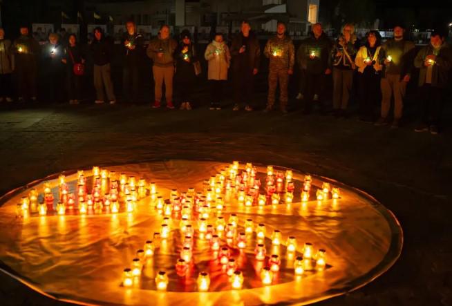 Zelensky conmemora el 40 aniversario del desastre de Chernóbil con una advertencia sobre los ataques rusos