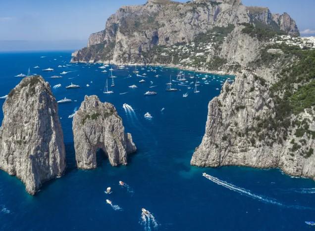 En la isla italiana de Capri, imponen fuertes sanciones para detener tácticas agresivas de venta contra turistas
