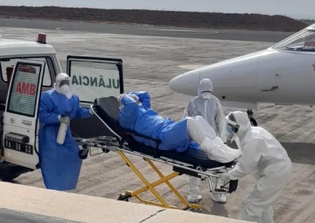 Una azafata fue hospitalizada tras entrar en contacto con un pasajero del crucero que contrajo el hantavirus
