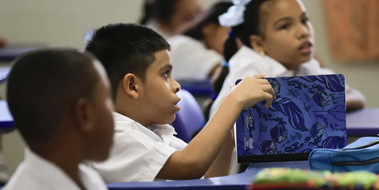 Graduaciones y evaluaciones deberán ajustarse al calendario oficial: SEDU