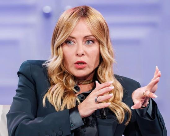 Giorgia Meloni es acusada de ‘cobarde’ al prohibir la burka en las escuelas de Italia
