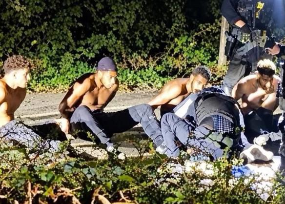 Cinco hombres arrestados por un presunto complot para colocar una bomba en una base del Reino Unido
