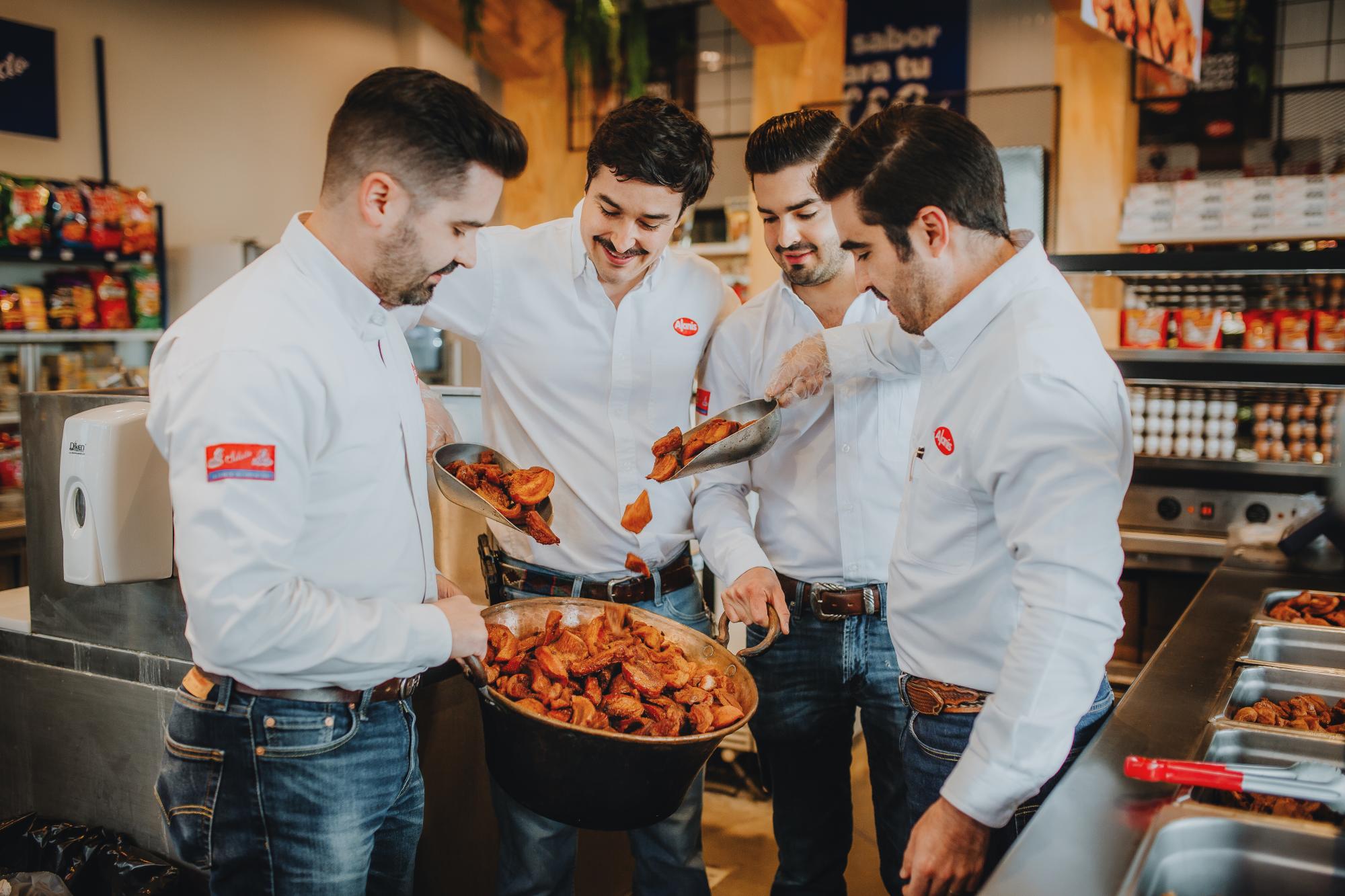 Desde hace más de 100 años el chicharrón más famoso en Saltillo lo produce la familia Alanís