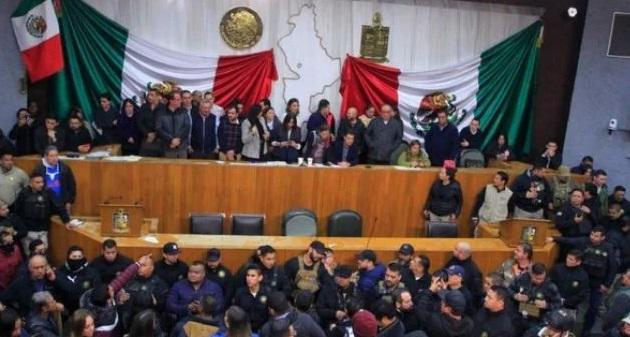 Catorce vinculados a proceso por irrumpir en el Congreso de Nuevo León, en 2023. Noticias en tiempo real