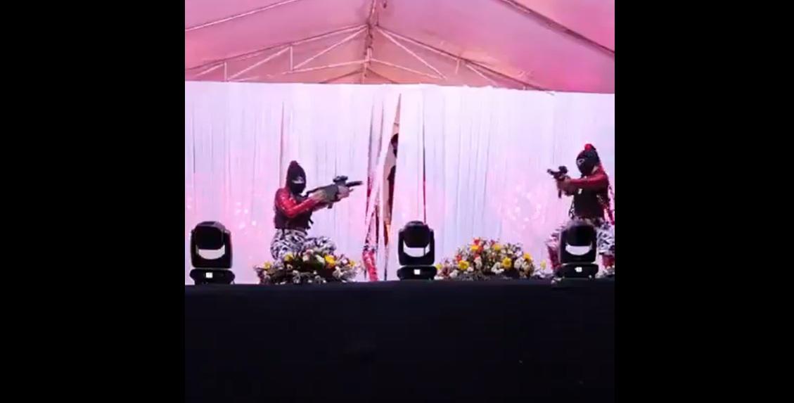 Polémica en Michoacán por baile de alumnos del Cobaem con armas de utilería; anuncian medidas