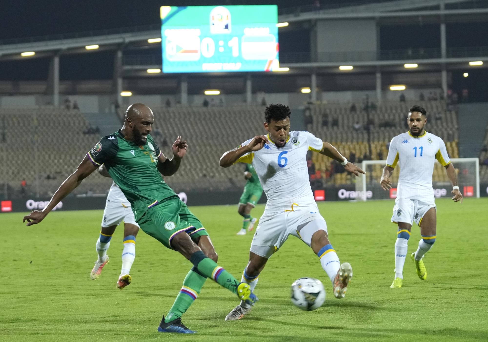 Caos en Copa de África por brote de COVID-19; jugadores podrán ser porteros. Noticias en tiempo real