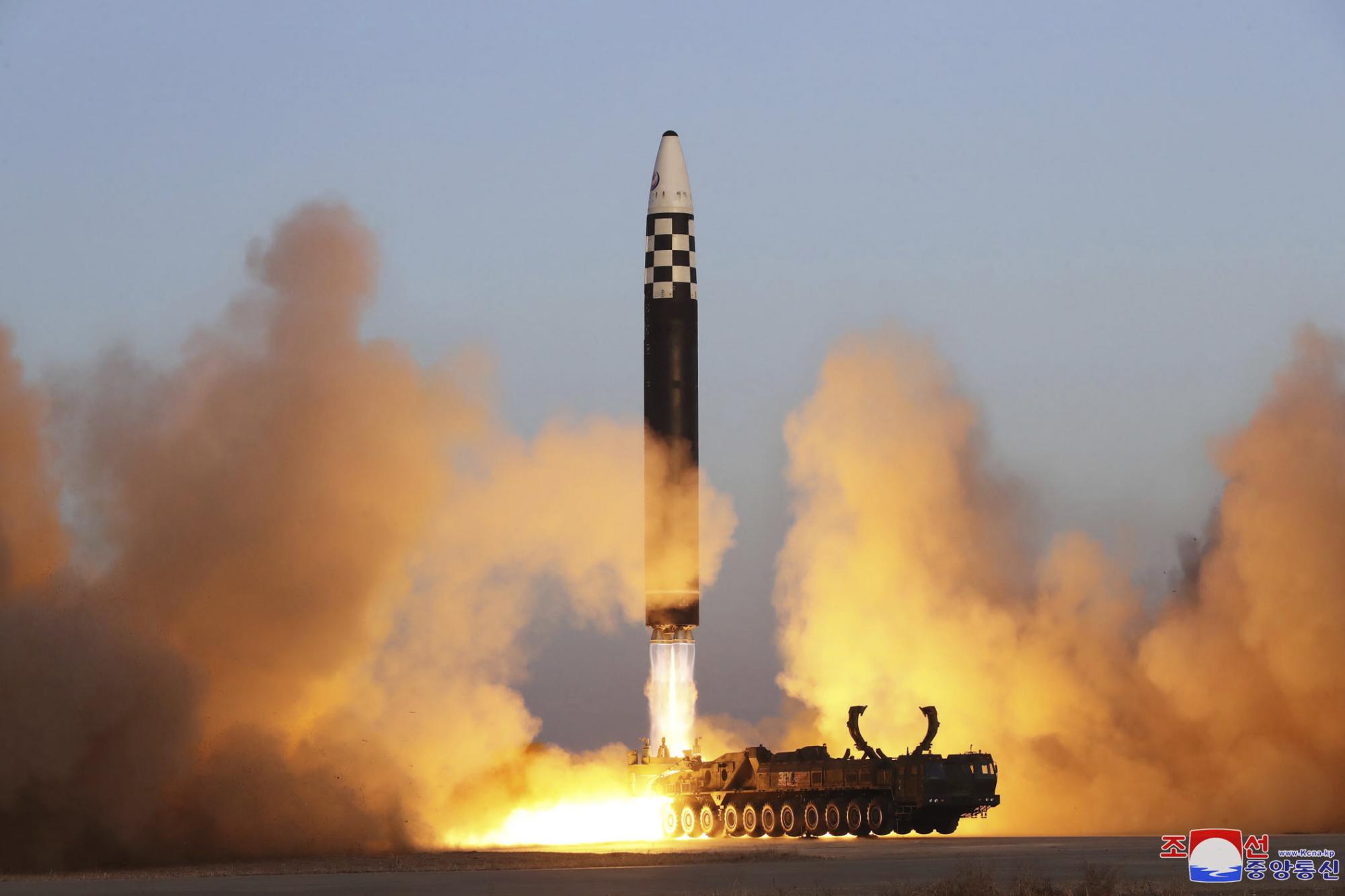 Lanza Corea del Norte misil balístico hacia el mar. Noticias en tiempo real
