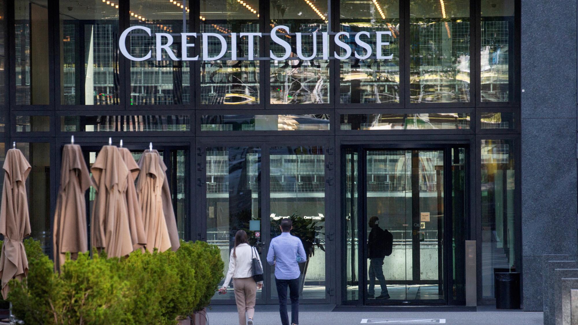 ‘Reviven’ acciones de Credit Suisse tras rescate. Noticias en tiempo real