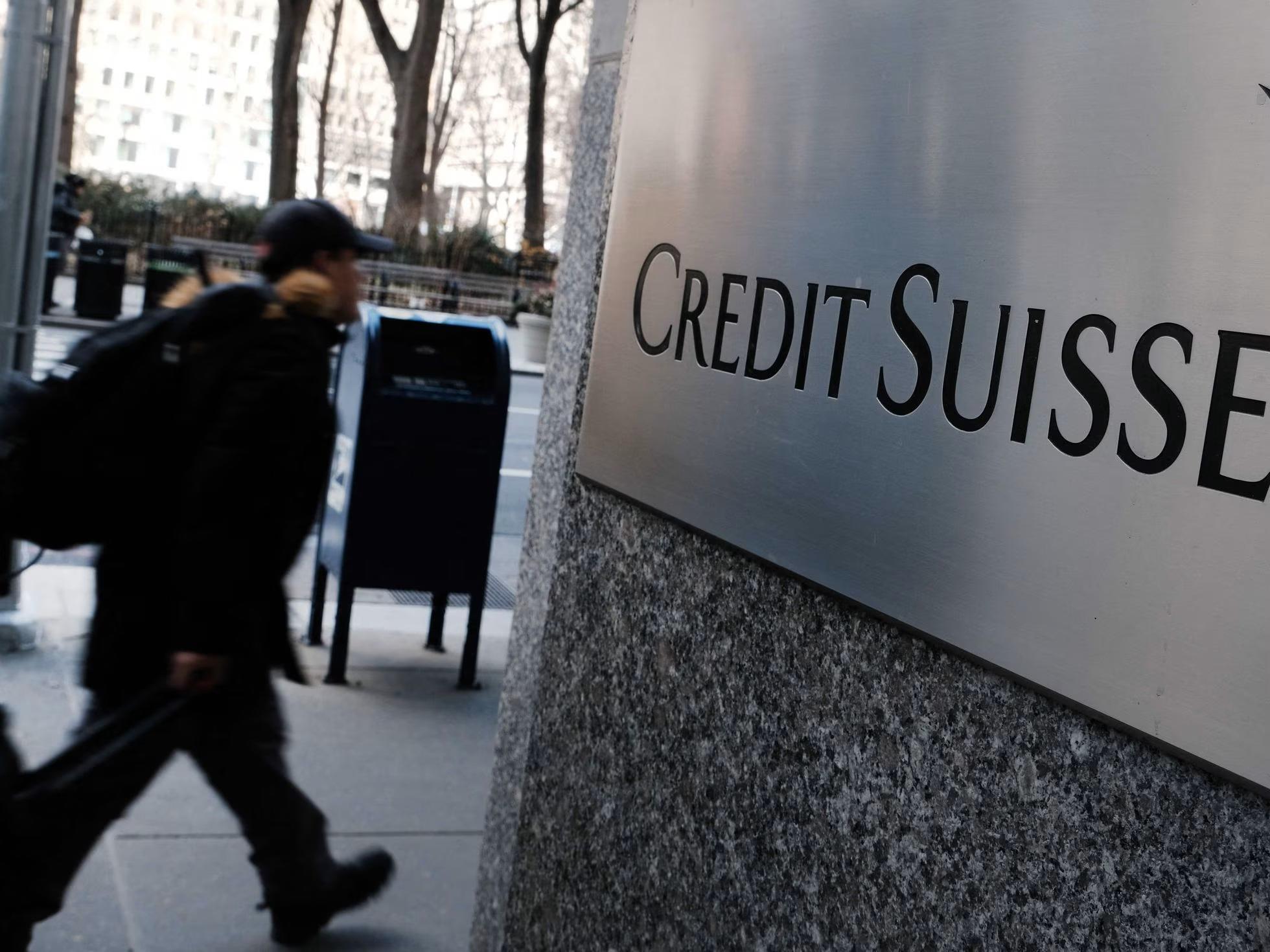 Comprará UBS a Credit Suisse en 3.2 mmdd. Noticias en tiempo real