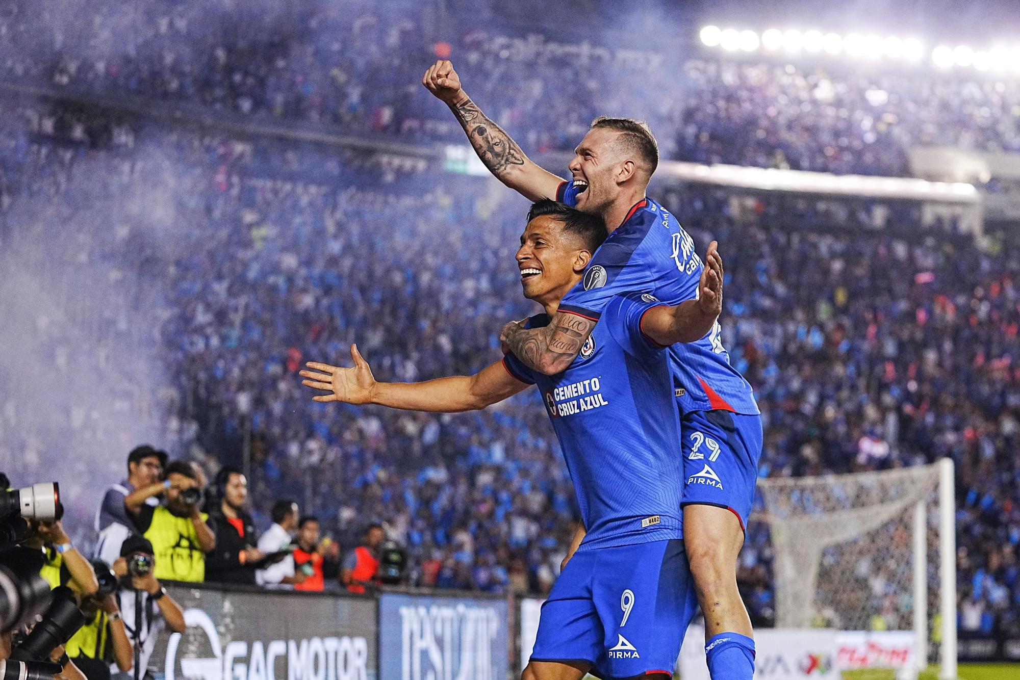 Cruz Azul volverá a enfrentar a las Águilas del América un 26 de mayo, tal como el pasado 2013, pero ahora en búsqueda del título del Clausura 2024.Rayados de Monterrey se metió al Estadio Azul 