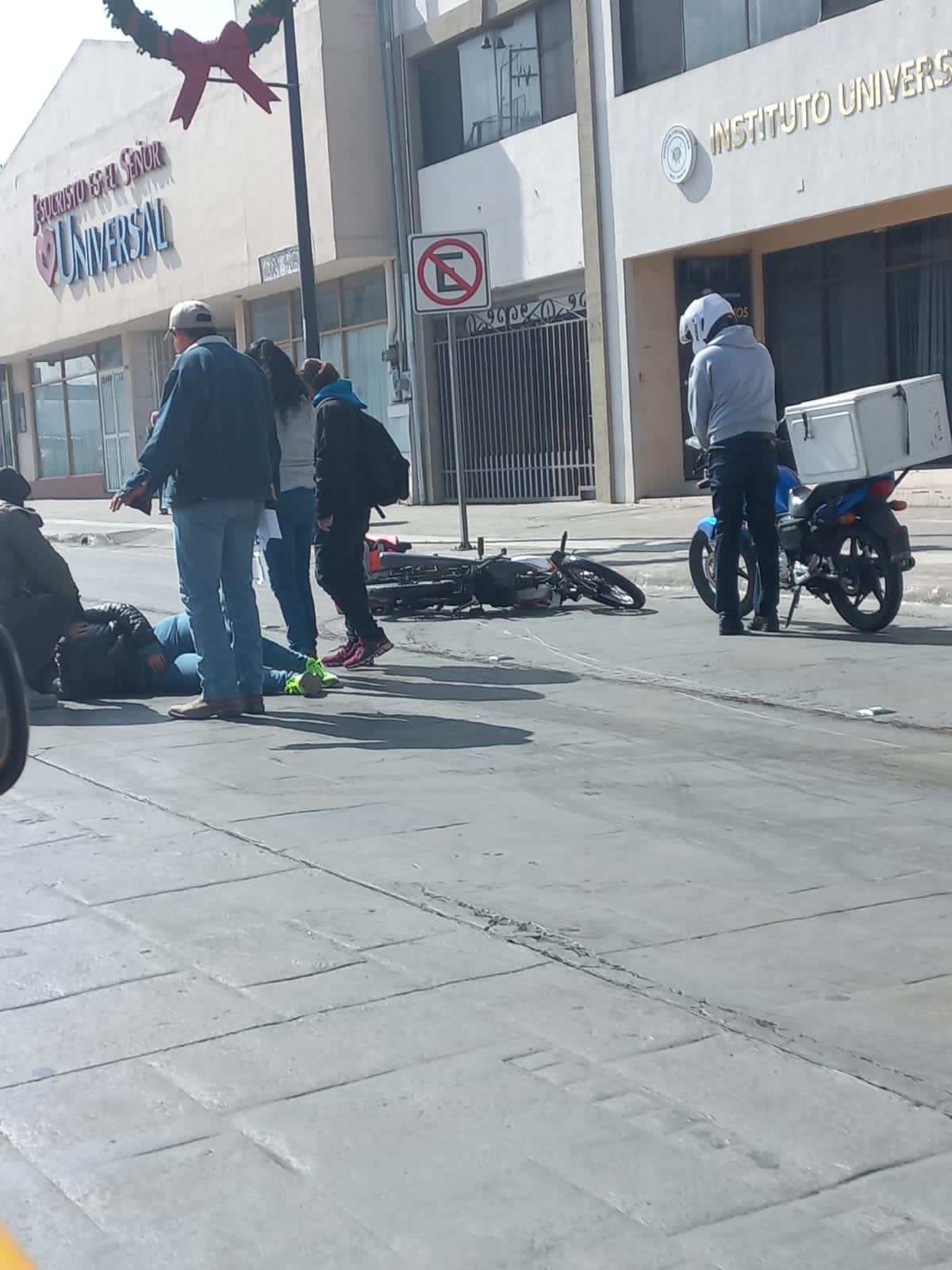 Pareja de repartidores se accidenta en Zona Centro de Saltillo; se dirigían a entregar comida. Noticias en tiempo real