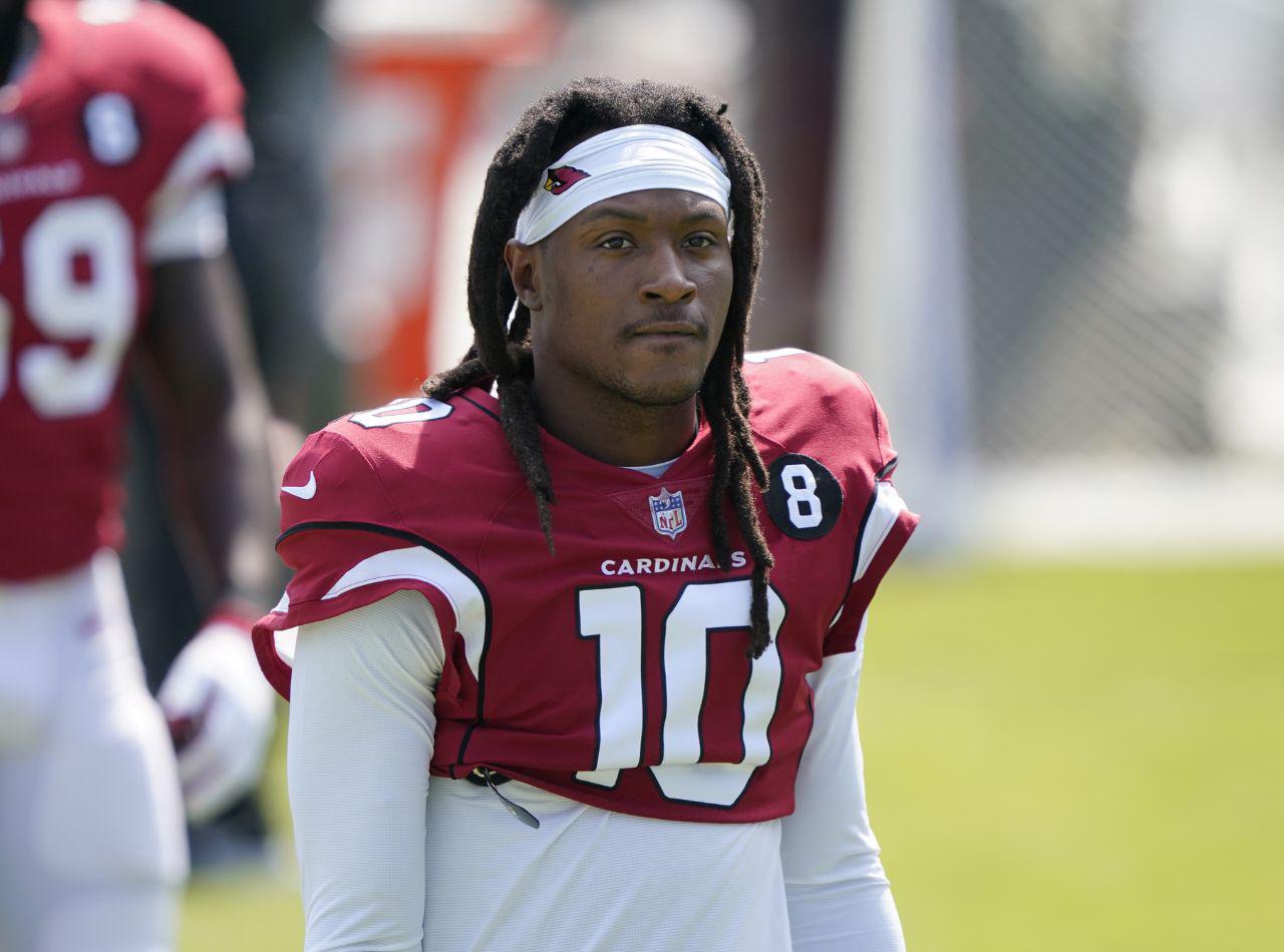 DeAndre Hopkins deja de ser agente libre; firma con Titans de Tennessee por 26 MDD