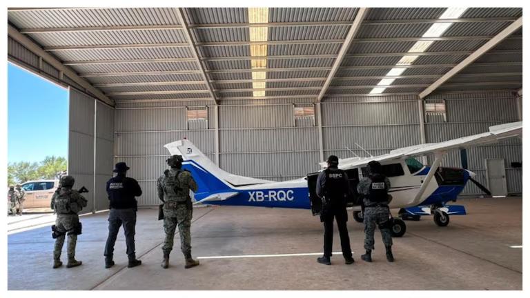 Hallan avioneta en hangar clandestino de Estación Coahuila y decomisan 20 kilos de cocaína en Mexicali
