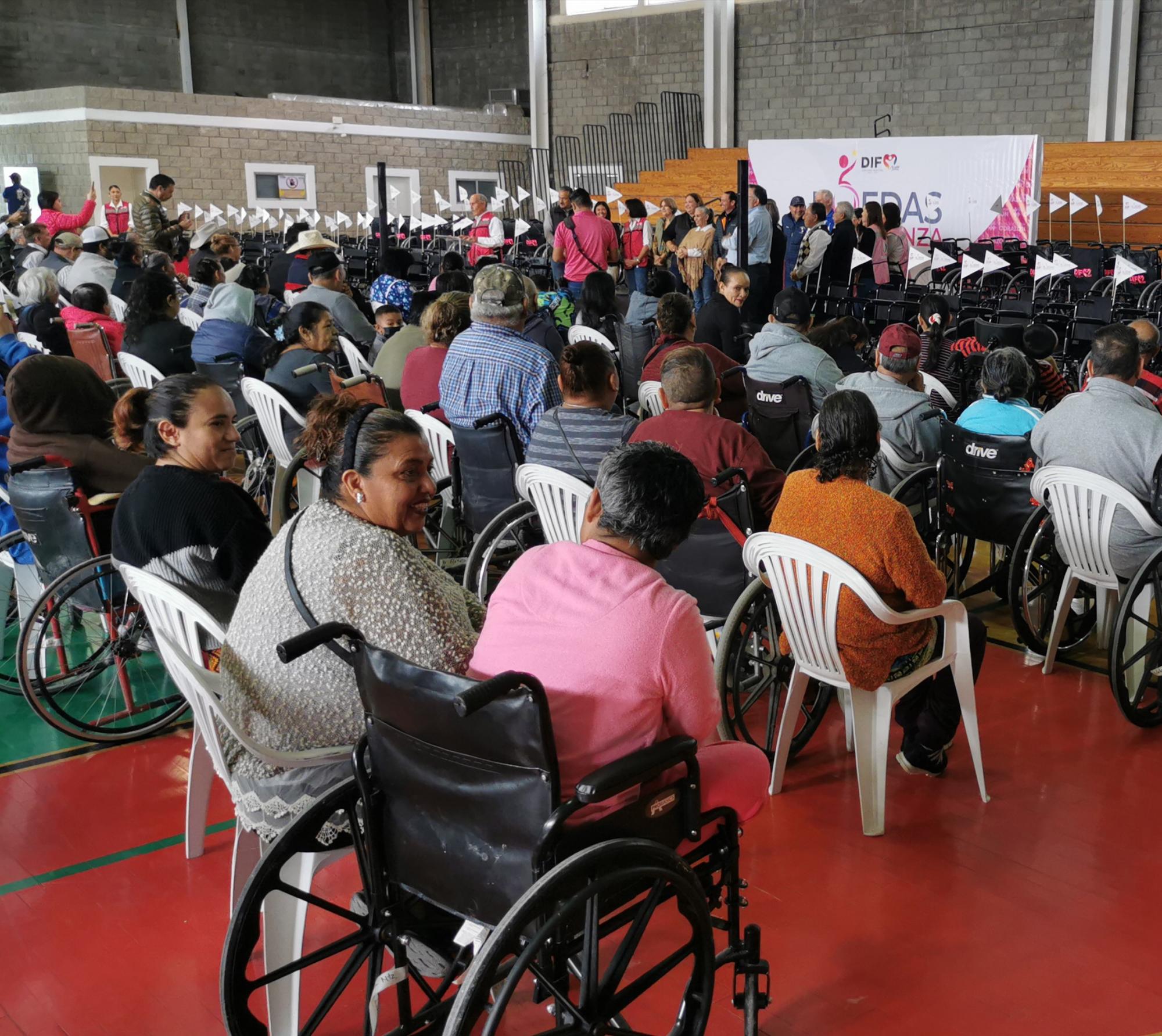 A través del programa Ruedas de Esperanza, DIF Acuña entrega 140 sillas de ruedas. Noticias en tiempo real