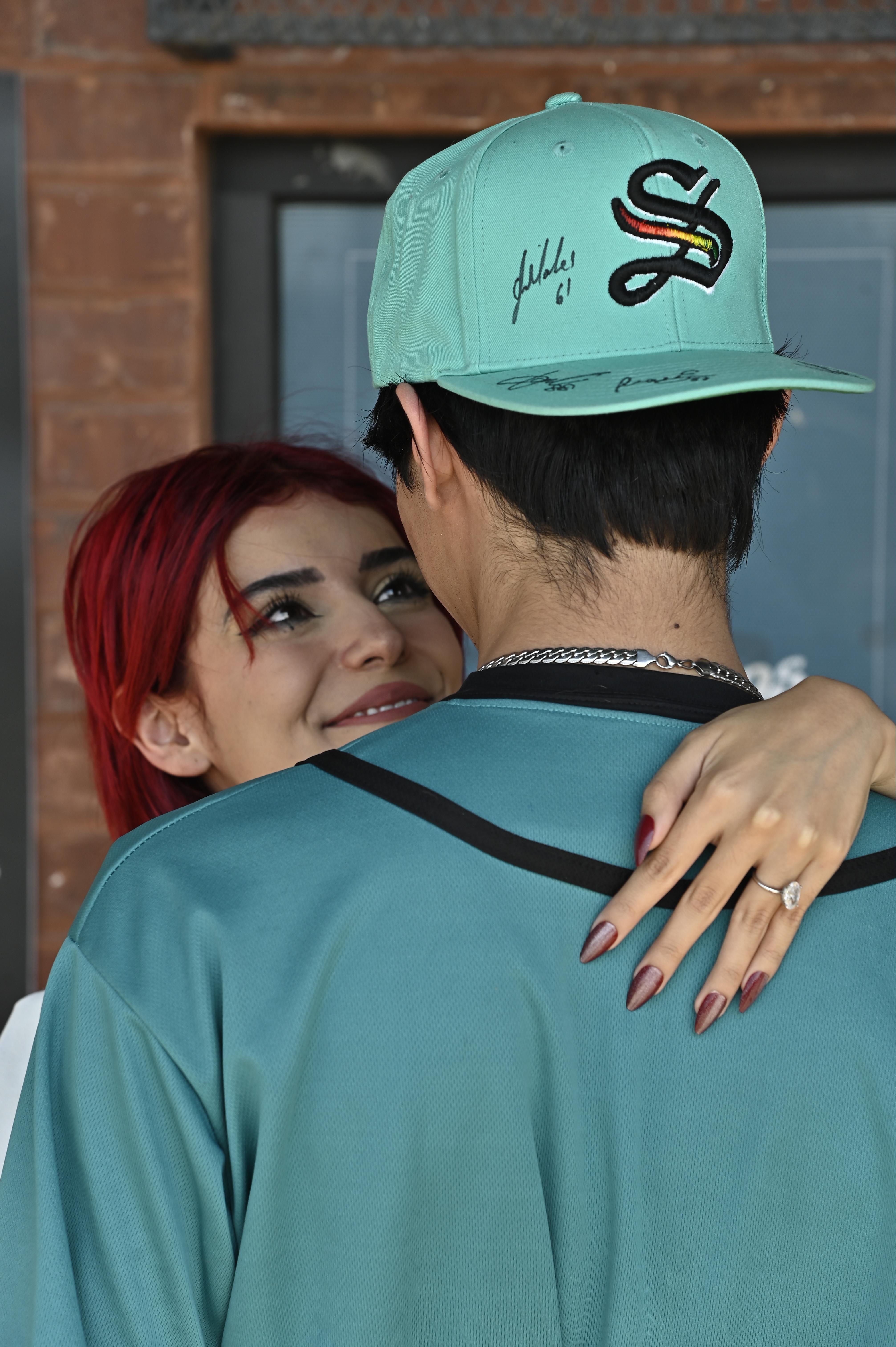 Ocho horas de diferencia, un océano de distancia y el mismo amor todos los días.