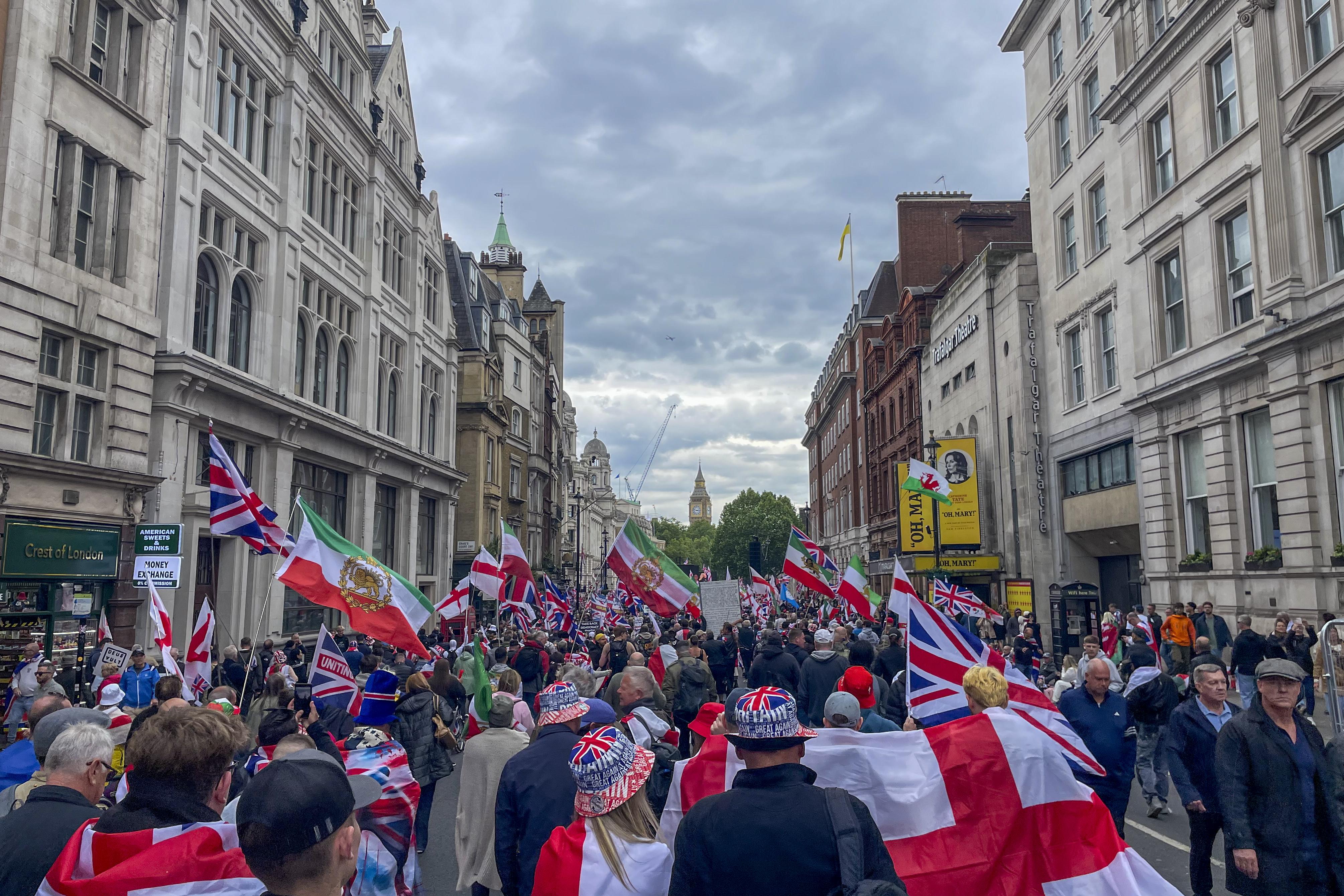 La ultraderecha británica volvió este sábado a hacer una demostración de fuerza en Londres,  bajo el lema "Unite the Kingdom".