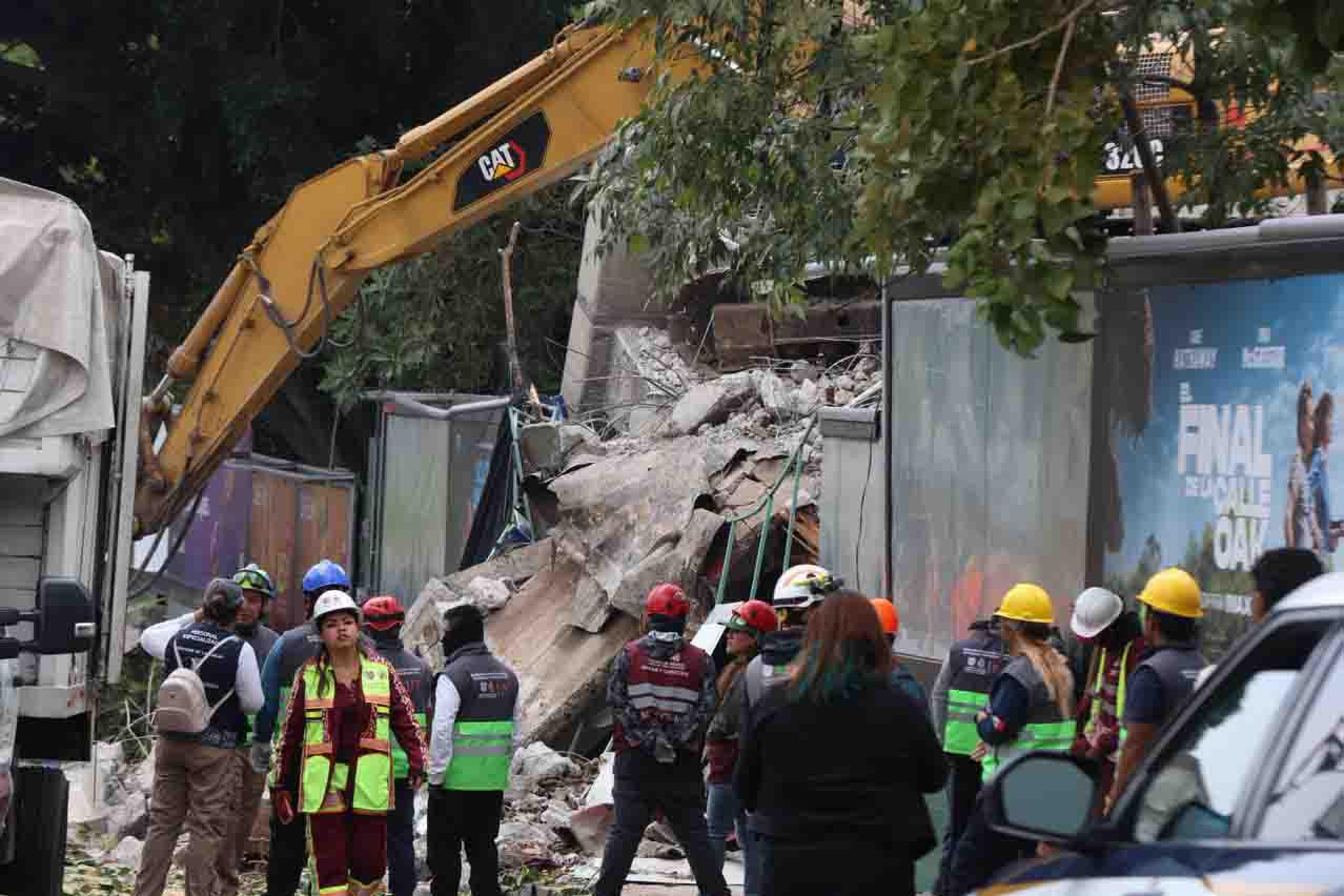 Colapsa piso de edificio en demolición en CDMX; “pero algo falló”, destaca alcalde | VIDEO