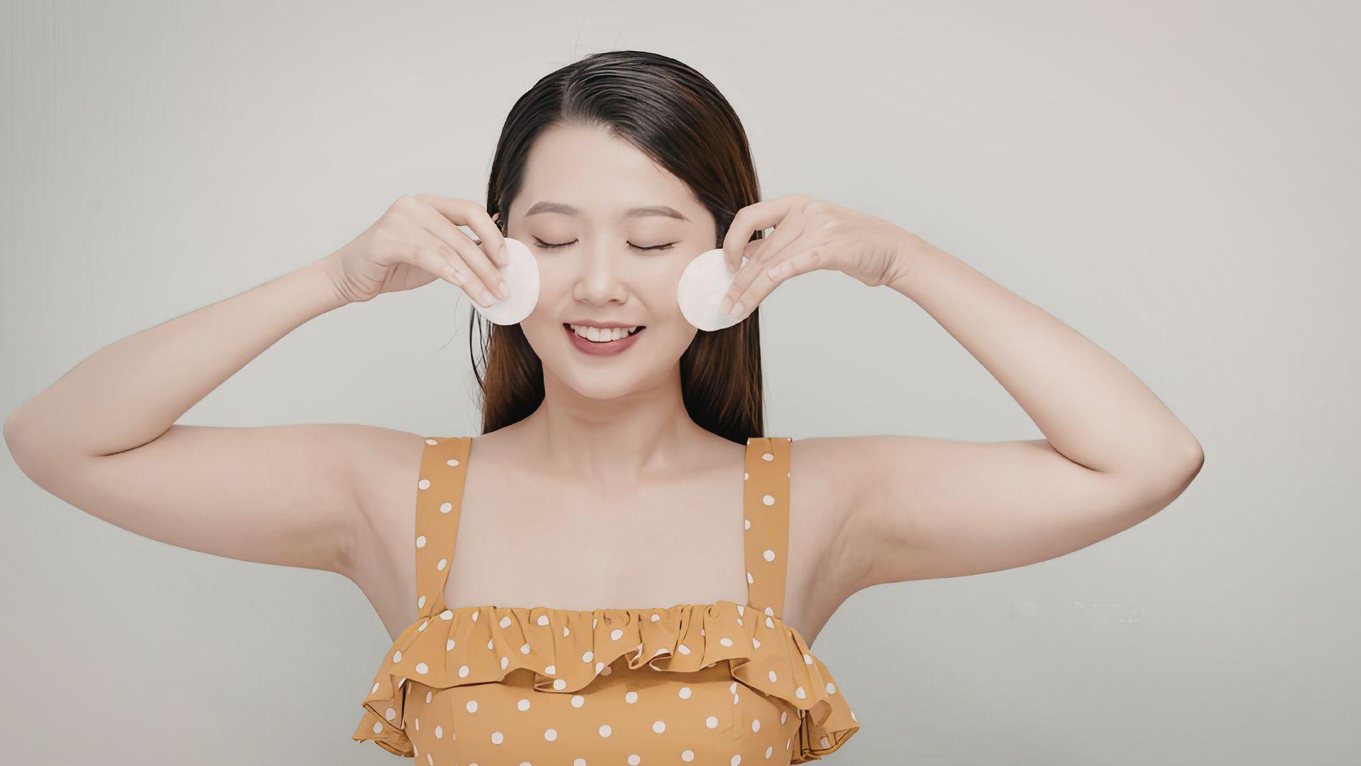 ¿Noche de ‘full glam’? Desmaquíllate de la forma correcta según expertos