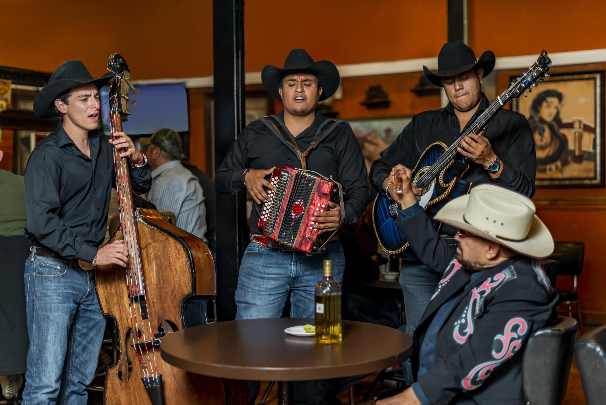 ¿Qué es un Fara Fara? Una tradición norteña que conquista los bares de Monterrey y Saltillo