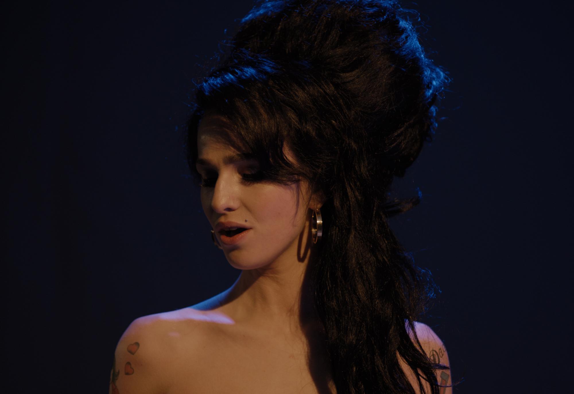 ¡Estrena en México! La ‘Rockstar’ del Jazz... Retratan la polémica carrera y vida de Amy Winehouse en ‘Back to Black’. Noticias en tiempo real