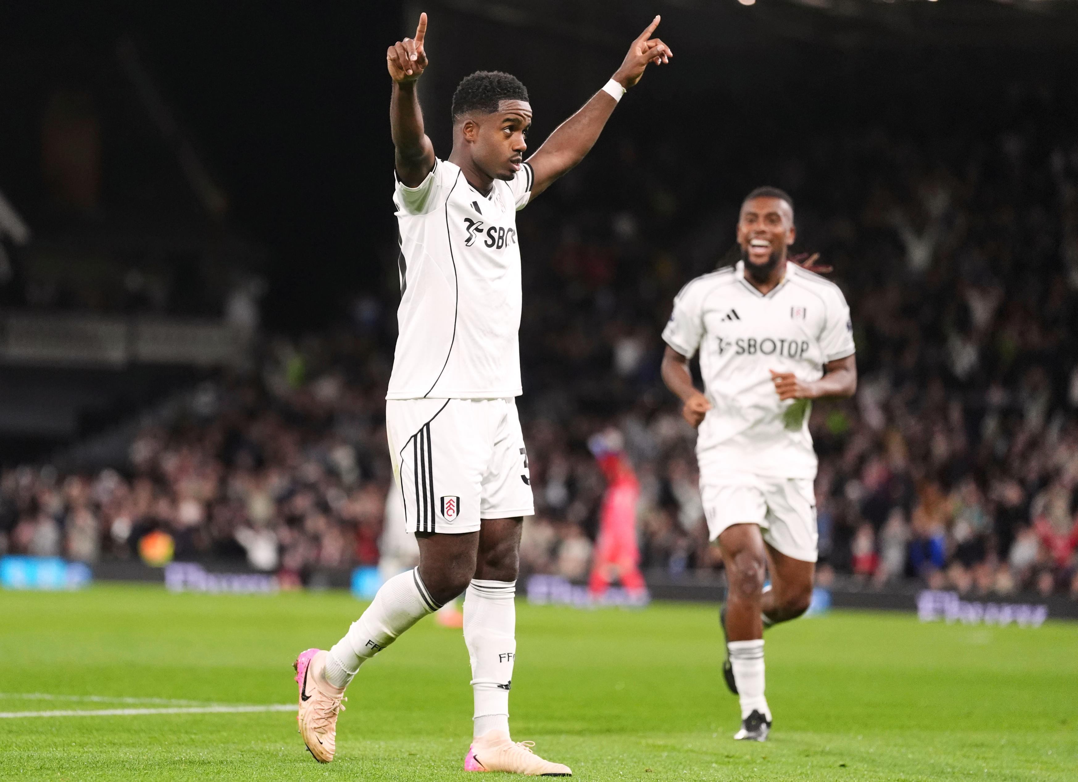 Fulham remonta y vence al Brentford con Raúl Jiménez en acción. Noticias en tiempo real