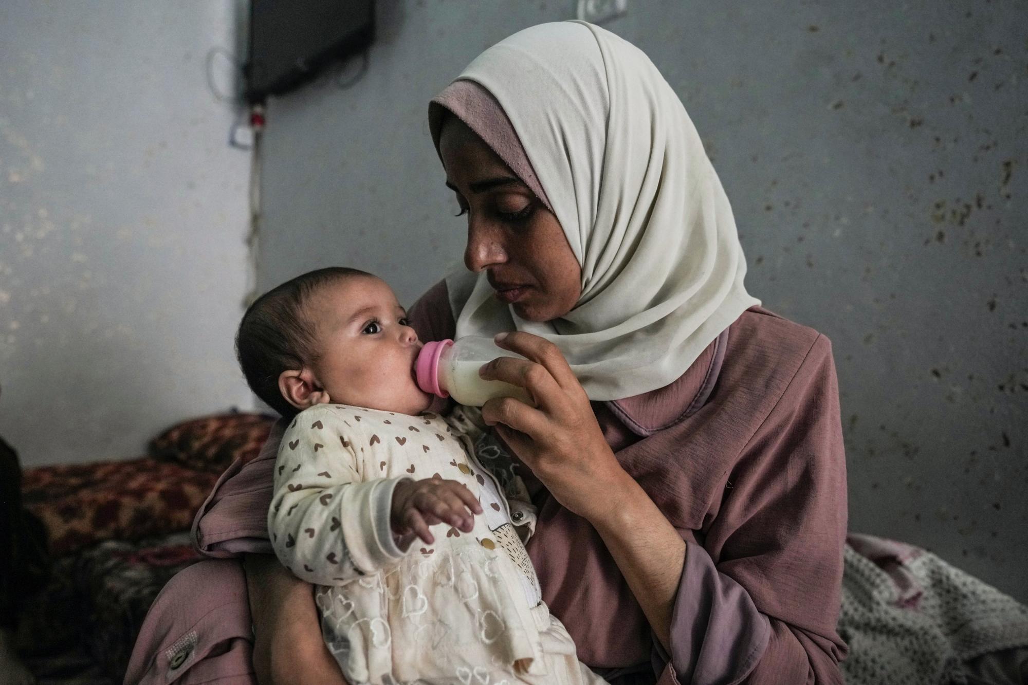 Estas madres palestinas en Gaza dieron a luz el 7 de octubre. Sus bebés solo han conocido la guerra . Noticias en tiempo real