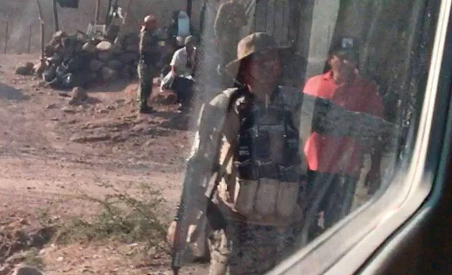 Denuncian reporteros que comando armado en ‘tierra del Chapo’ los detuvo cuando se dirigían a cubrir evento de AMLO . Noticias en tiempo real
