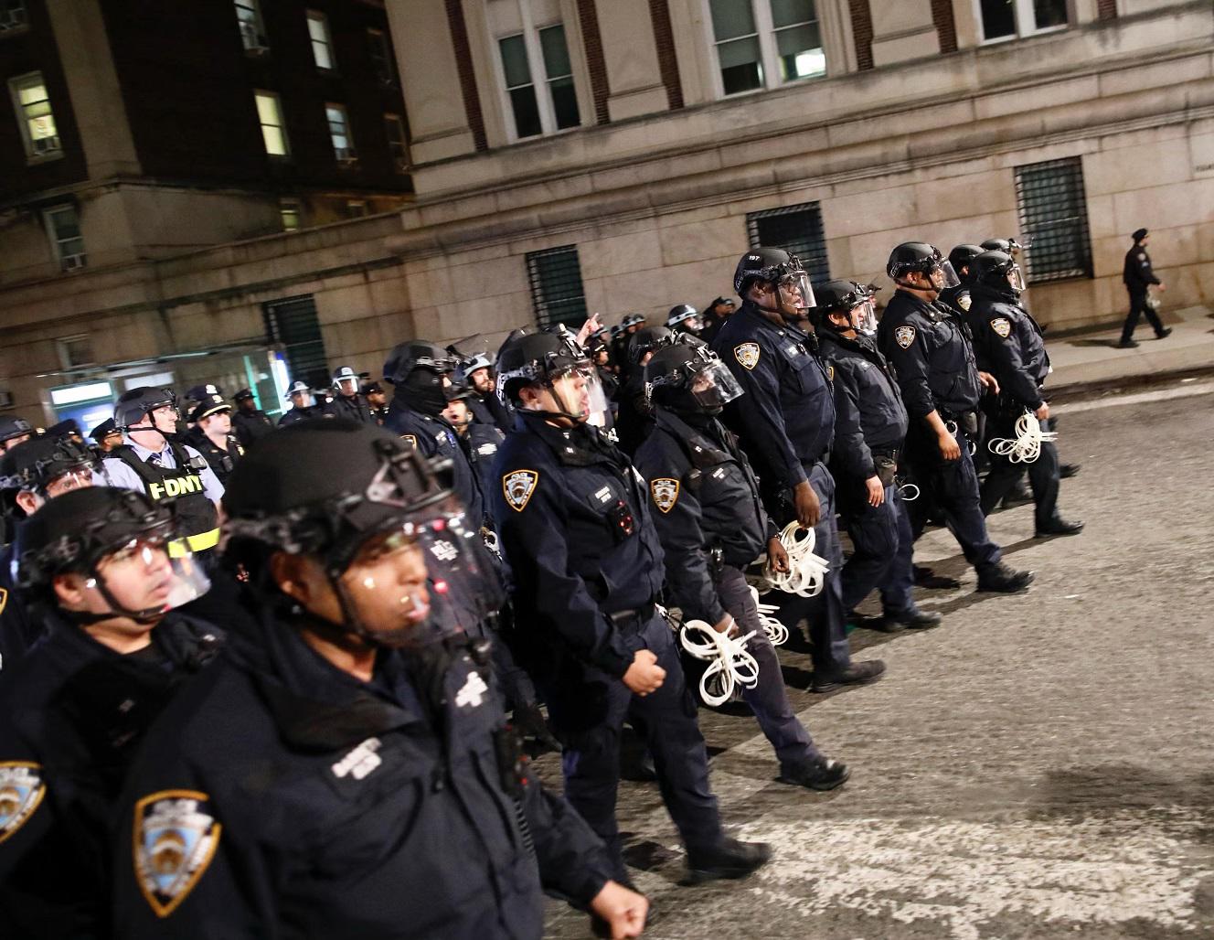 Más de 100 detenidos deja operativo policíaco en Universidad de Columbia. Noticias en tiempo real