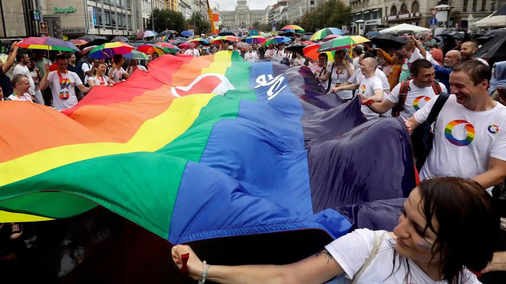 Grecia legaliza matrimonio gay y adopción para parejas homosexuales. Noticias en tiempo real