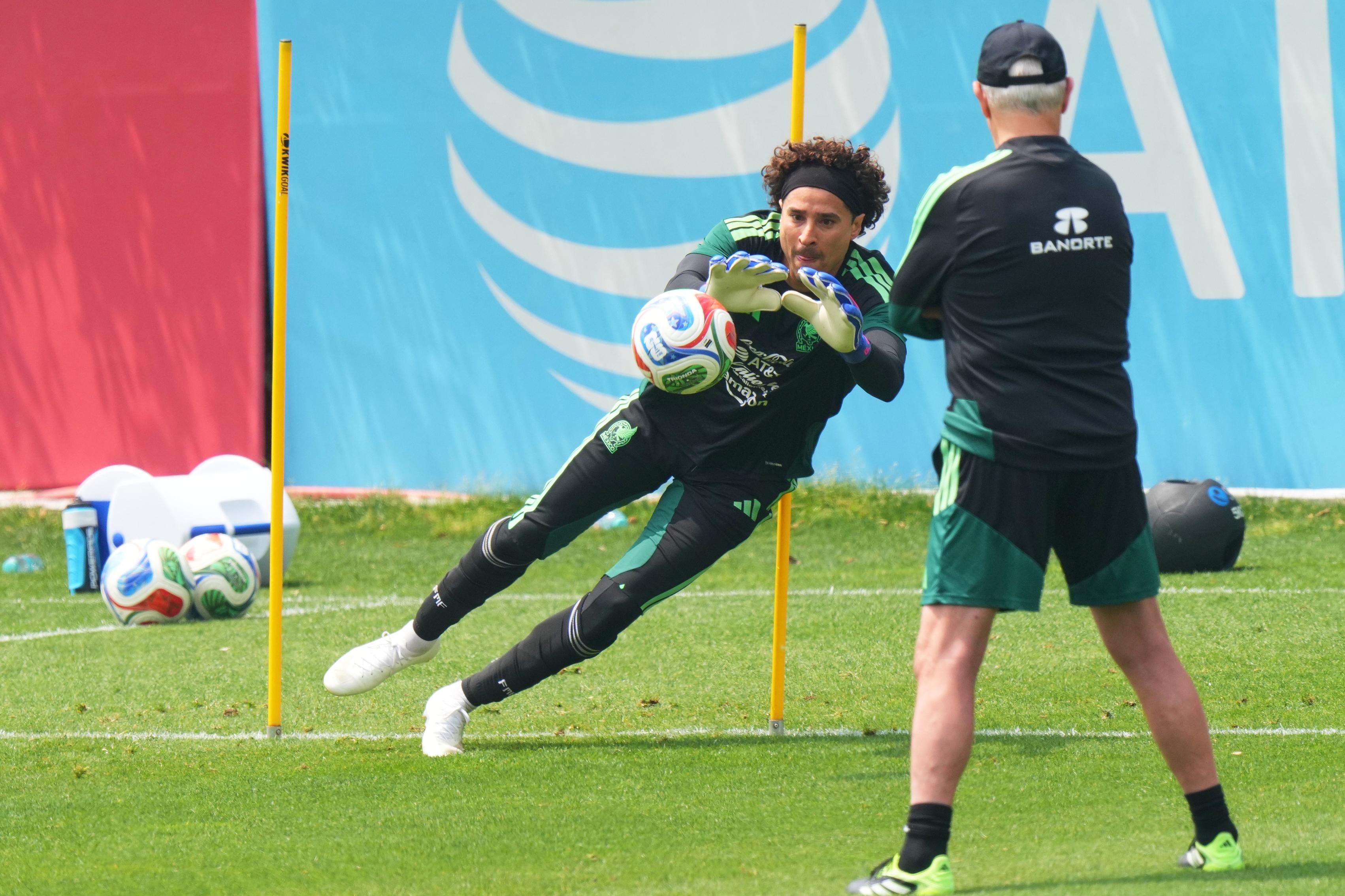 ¿Titular en su sexto Mundial? El plan de la Selección Mexicana con Memo Ochoa para el arranque de 2026