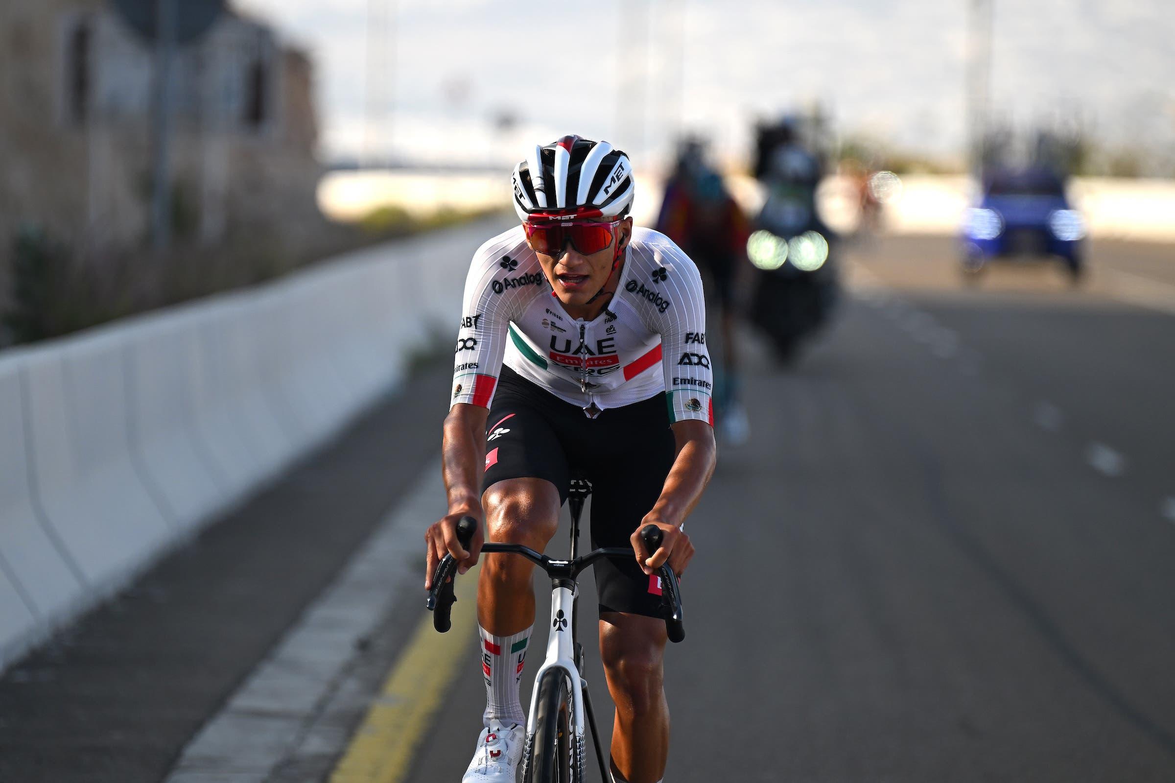 El mexicano Isaac Del Toro cede en ascenso clave y termina fuera del top 10