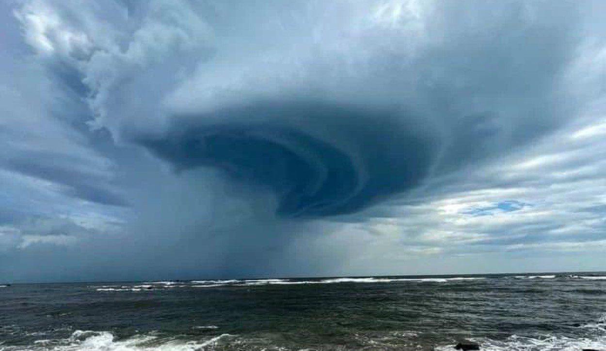 Huracán Bonnie Categoría 2 El Monzón Mexicano Y Nueva Onda Tropical Golpearán Con Fuertes 