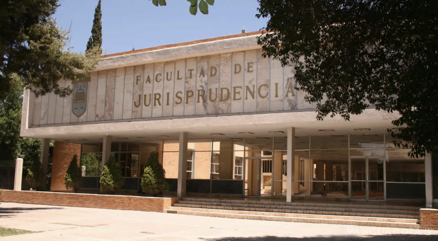 Pide UAdeC a docentes de abstenerse a invitar a fiestas con alcohol a estudiantes; y a Jurisprudencia, aplicar sanciones