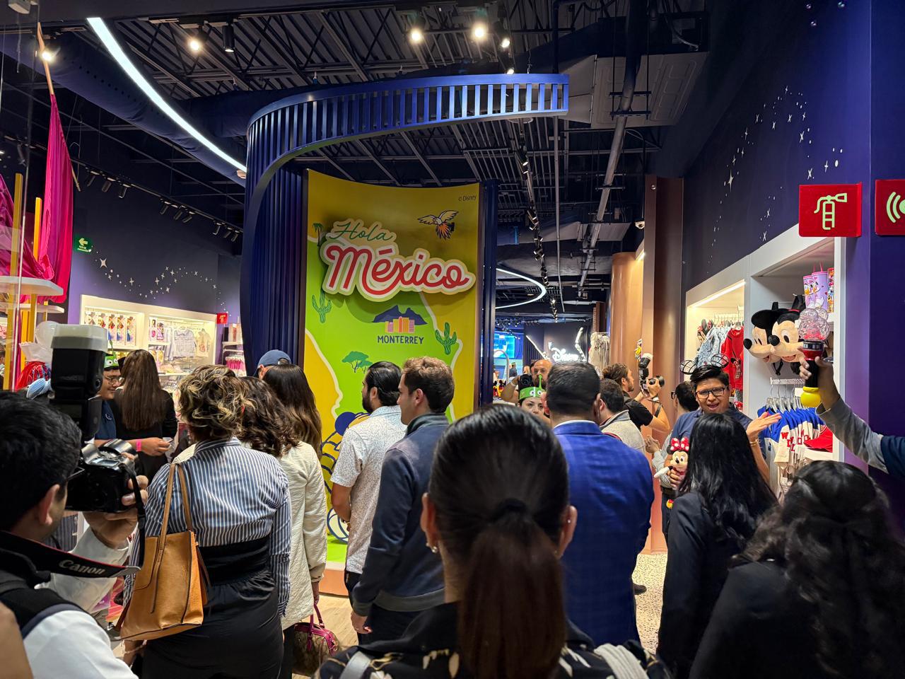 A una hora de Saltillo, inauguran la nueva Disney Store en Galerías Monterrey
