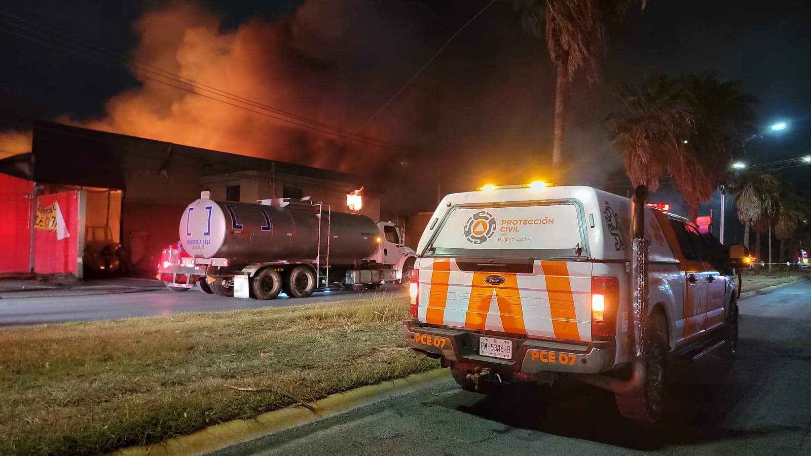 Arde bodega en parque industrial en Apodaca, Nuevo León