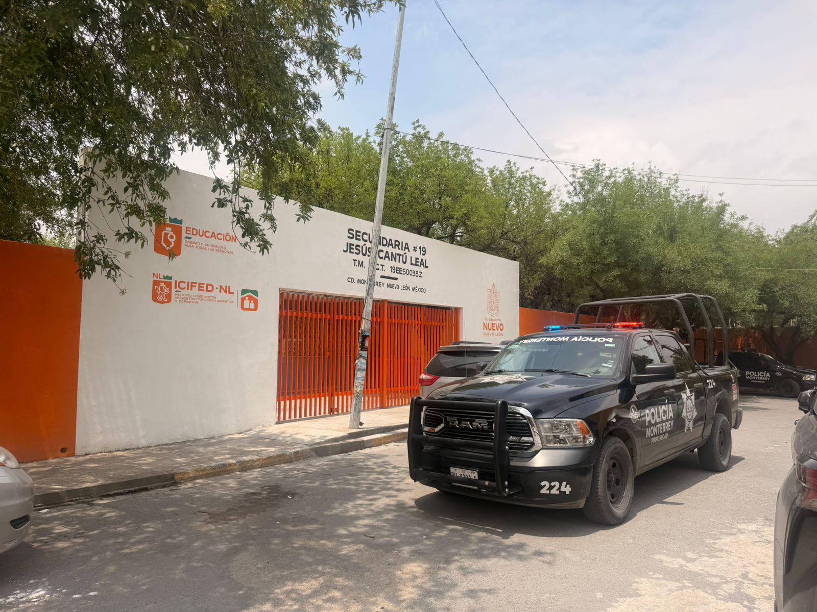 Amenaza de tiroteo en secundaria moviliza a policías de Monterrey