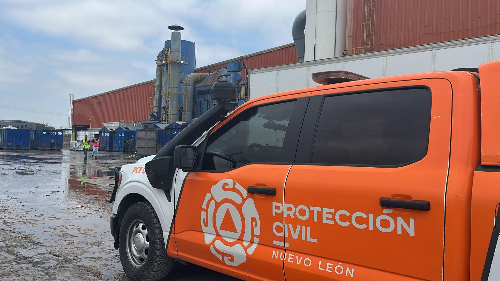 Incendio en fábrica de puertas deja 230 personas evacuadas, en Nuevo León