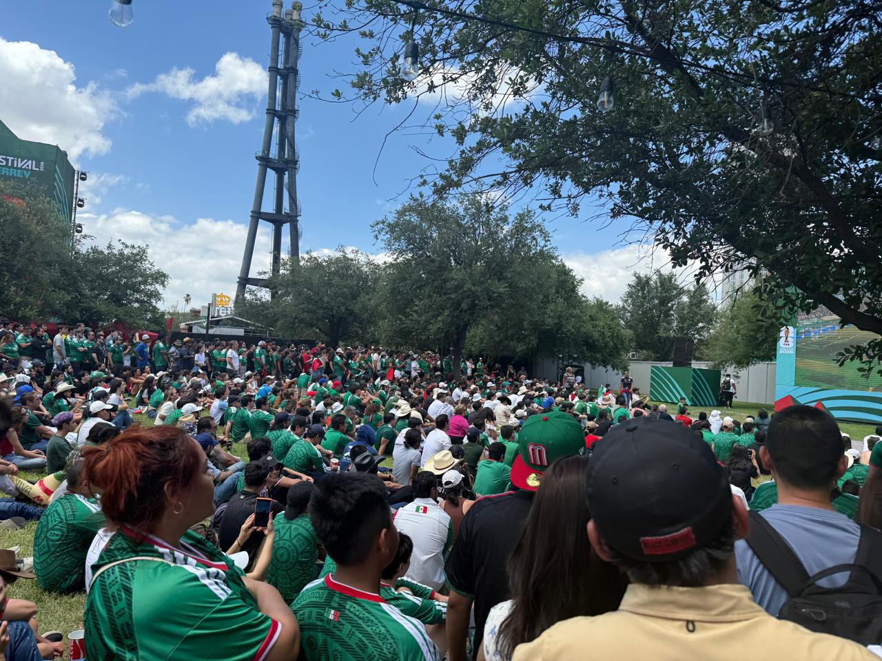 Fan Fest en Monterrey arranca con júbilo por triunfo de Méxi