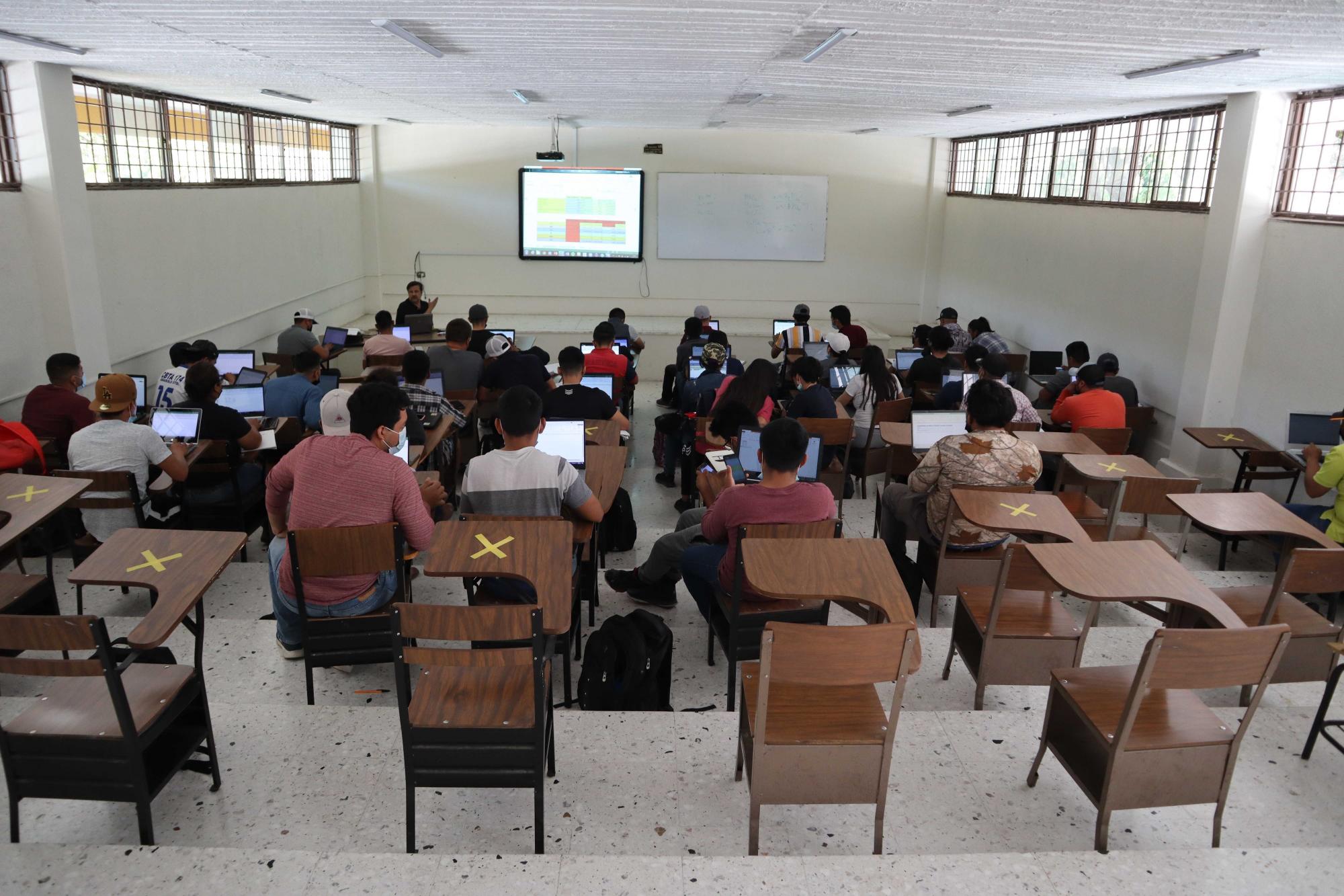 Saltillo: asisten a clases extras en la Narro. Noticias en tiempo real