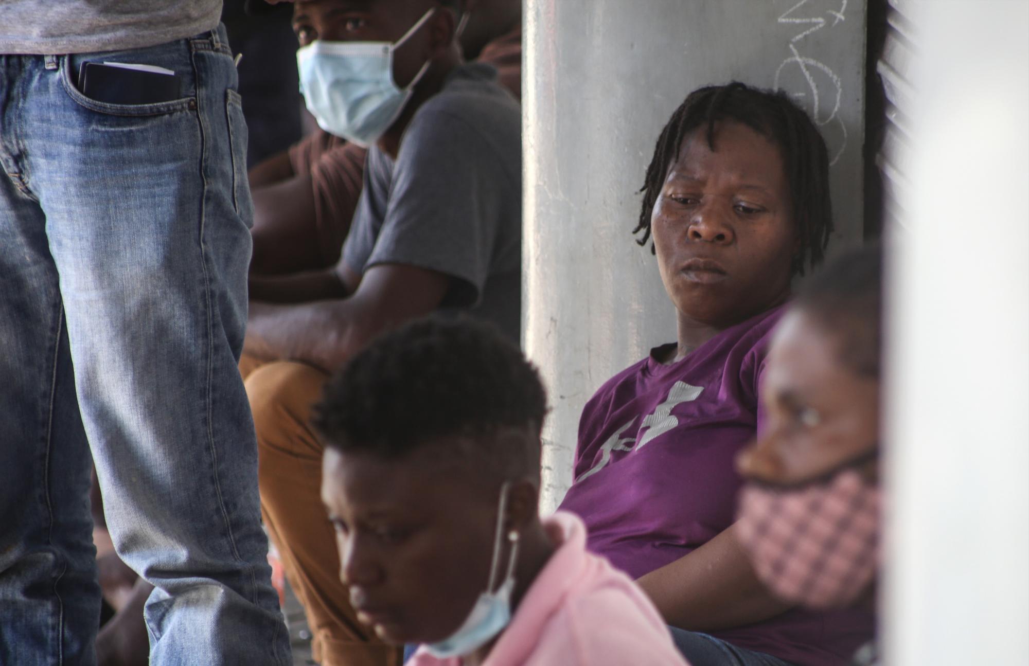 Haitianos se quedan varados en Acapulco; gobierno les negaba apoyo. Noticias en tiempo real