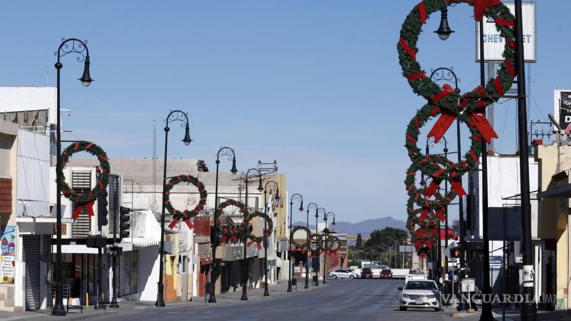Faltan 46 días para Noche Buena y ya lucen las calles adornos navideños de Saltillo. Noticias en tiempo real