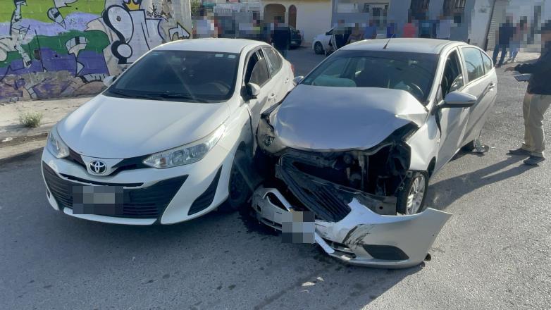 Saltillo: choca joven por no hacer alto en Zaragoza; acompañante resulta lesionada