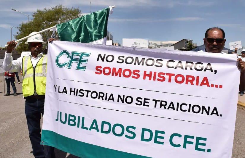 Jubilados de CFE intensifican protestas en la Laguna ante reducción de pensiones