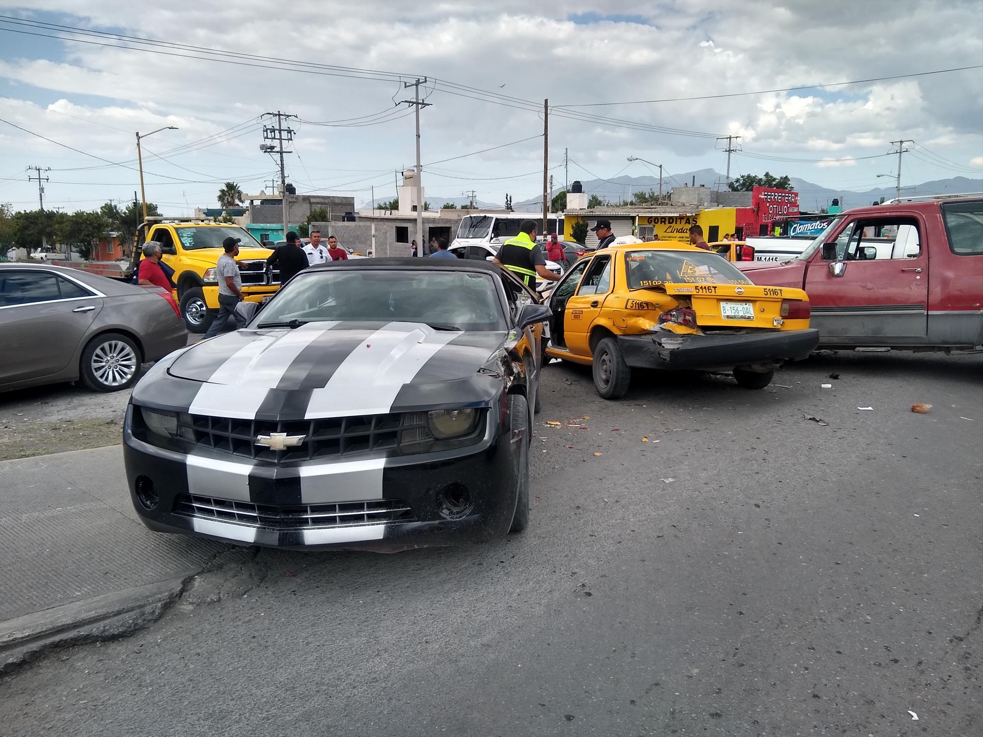 Taxista resulta herido en accidente multiple en bulevar de Saltillo 2