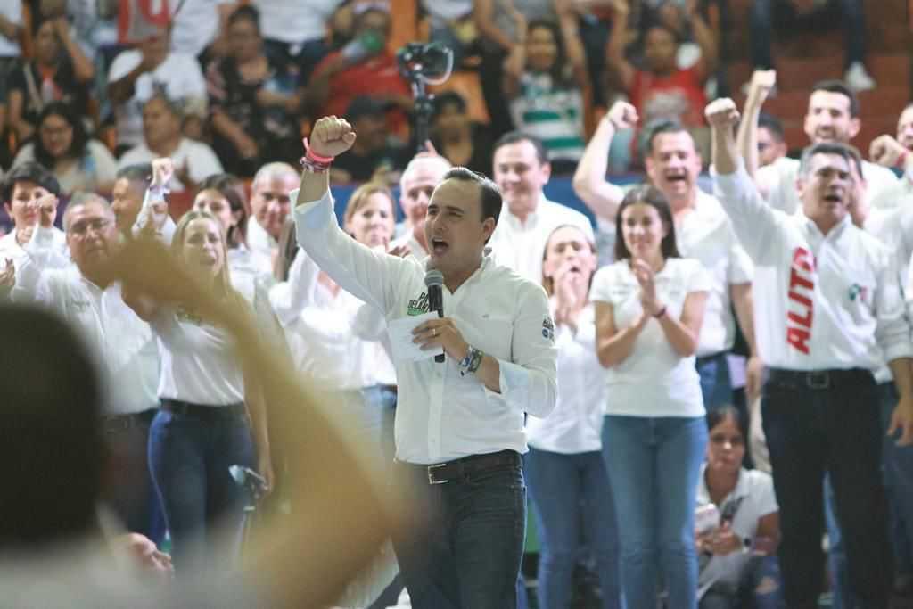 Elecciones Coahuila 2023: Acompañado de sus militantes, Manolo Jiménez cierra campaña