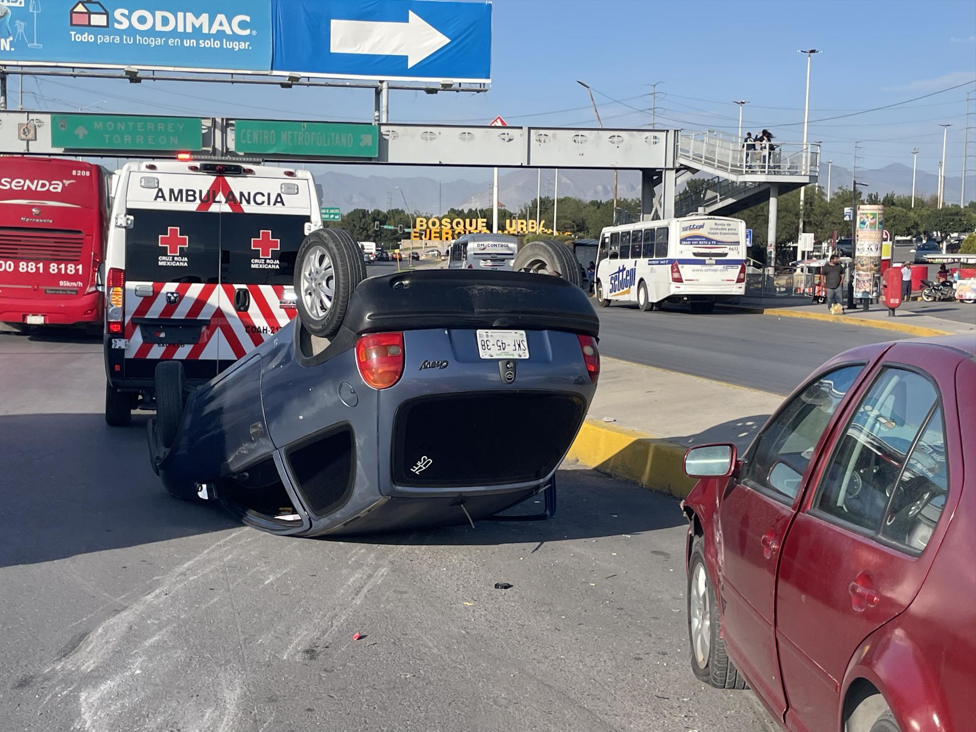 Accidente vial en el periférico Luis Echeverría Álvarez de Saltillo causa cierre de tráfico. Noticias en tiempo real