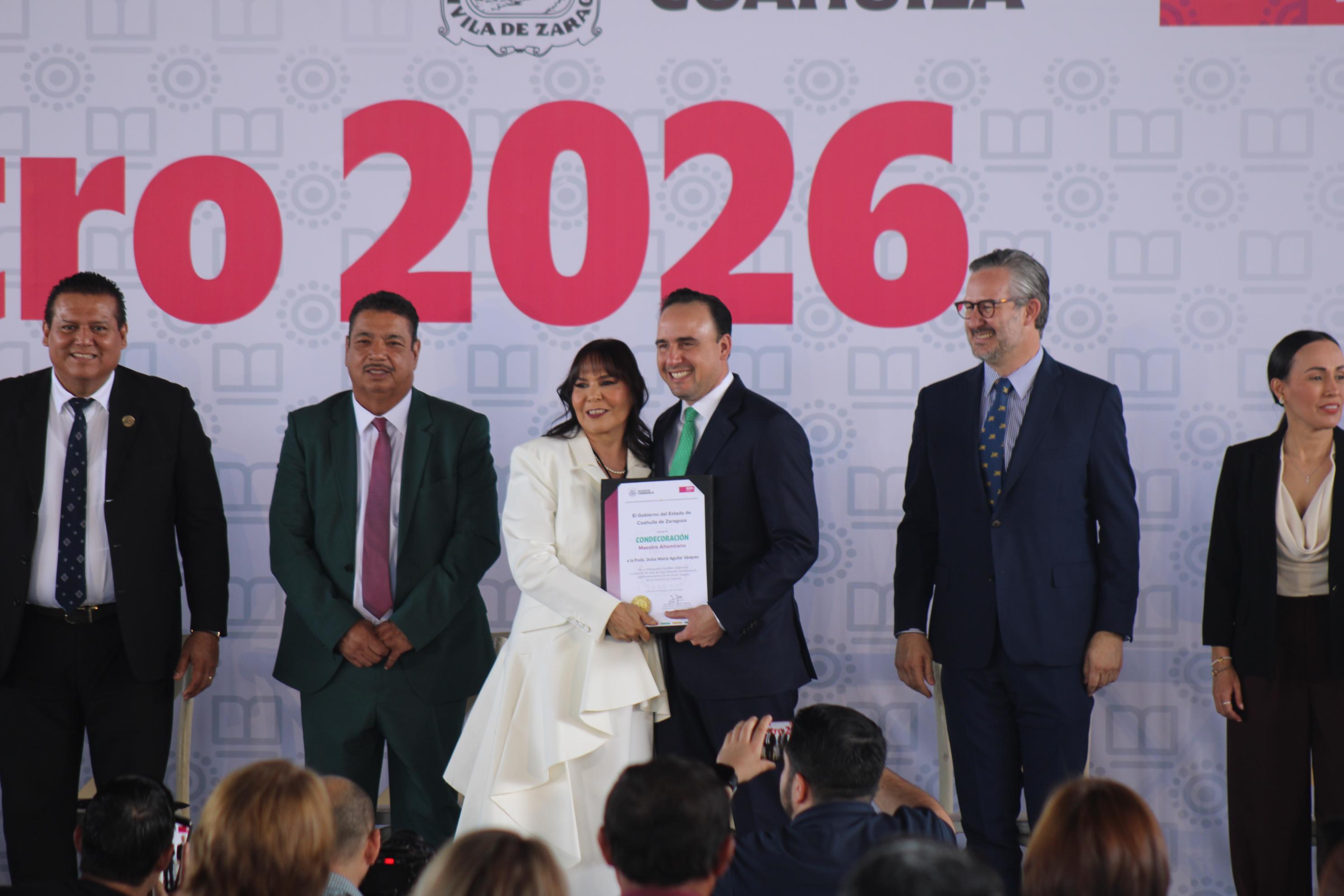 Coahuila: Manolo Jiménez entrega reconocimientos a maestros de la sección 35 del SNTE